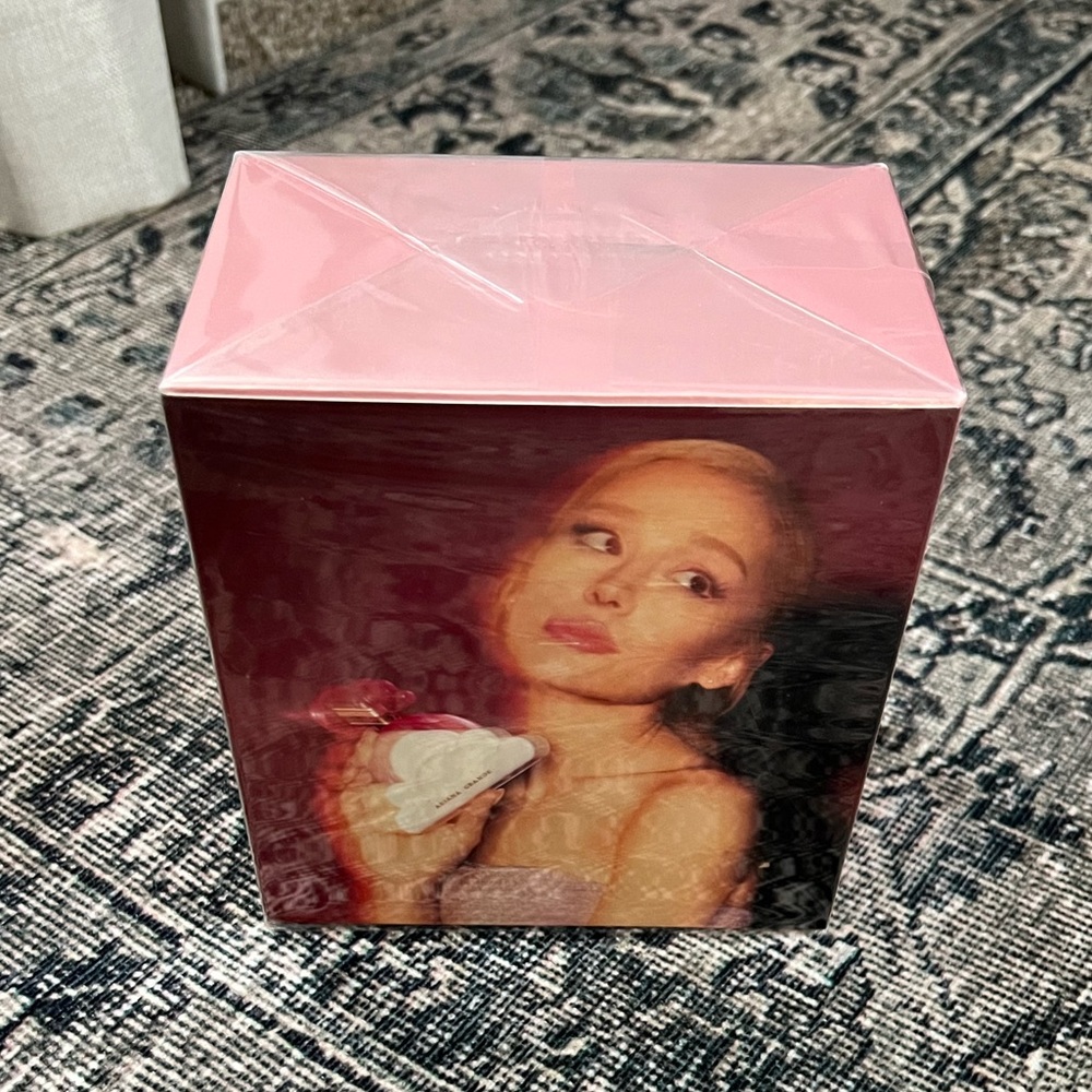 Ariana Grande Pink Cloud perfume